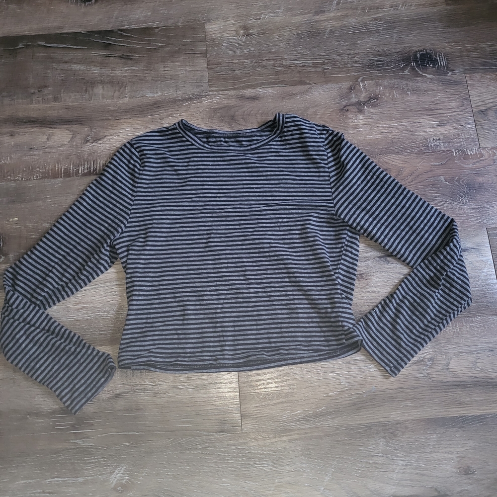 🎒🩷Striped Black and Gray Women's Top